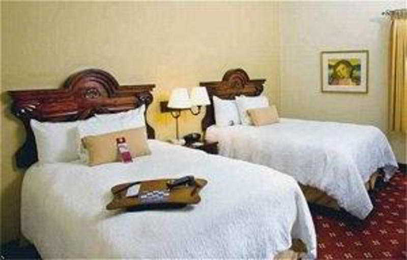 Hampton Inn & Suites Tucson Mall Стая снимка